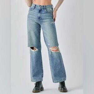 Hidden Jeans Logan Dad Jean • Light Wash Distressed Denim • Size 27